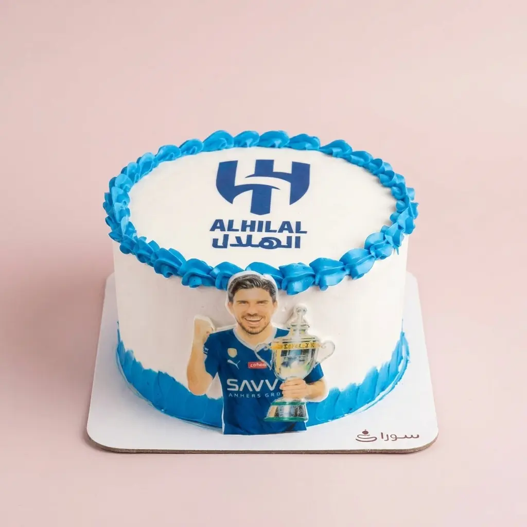 كيكة نادي الهلال مع لاعب وشعار البطولة